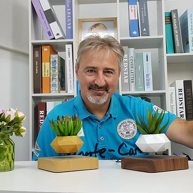 Levitating 360° Modern Chinese Flower Pot